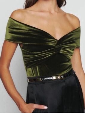 NWT REFORMATION EZLYNN VELVET TWIST FRONT OFF SHOULDER TOP SIZE MEDIUM